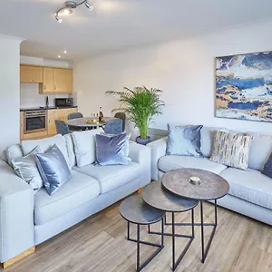 Host & - Freshwater View Apartment Whitby